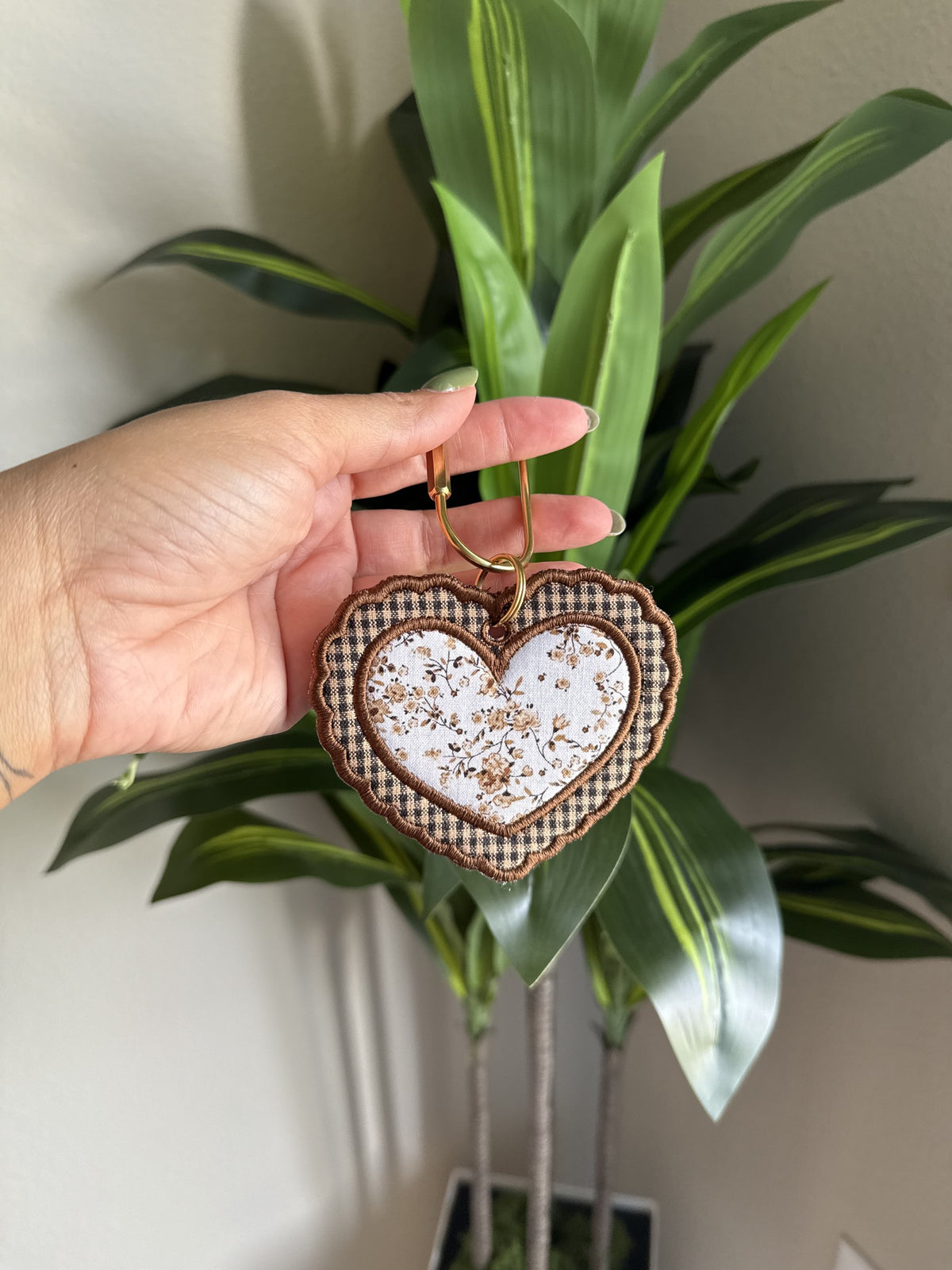 Fall Heart Bag Tag: scalloped heart with a brown gingham border and floral center, on a gold carabiner